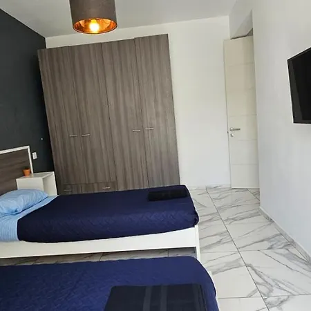 Apartmán Paceville Spacious 4 Bedrooms Modern Sw 2 *
